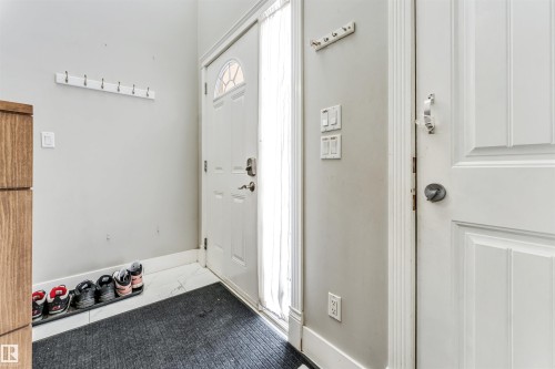 3228 18 St, Edmonton, AB - Indoor Photo Showing Other Room