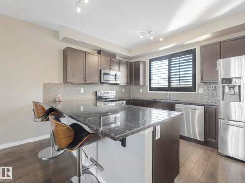 8119 Chappelle Way, Edmonton, AB - Indoor Photo Showing Kitchen With Upgraded Kitchen