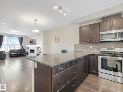 8119 Chappelle Way, Edmonton, AB - Indoor Photo Showing Kitchen With Upgraded Kitchen