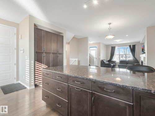 8119 Chappelle Way, Edmonton, AB - Indoor Photo Showing Kitchen