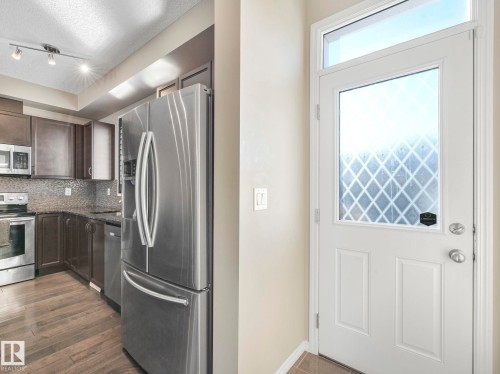 8119 Chappelle Way, Edmonton, AB - Indoor Photo Showing Kitchen With Upgraded Kitchen
