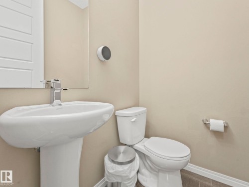 8119 Chappelle Way, Edmonton, AB - Indoor Photo Showing Bathroom