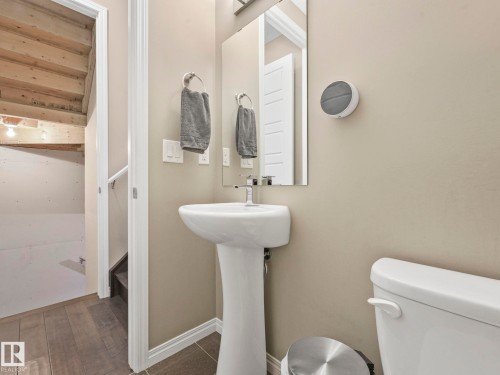 8119 Chappelle Way, Edmonton, AB - Indoor Photo Showing Bathroom
