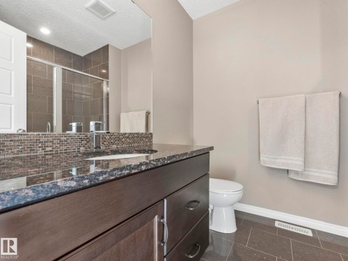 8119 Chappelle Way, Edmonton, AB - Indoor Photo Showing Bathroom