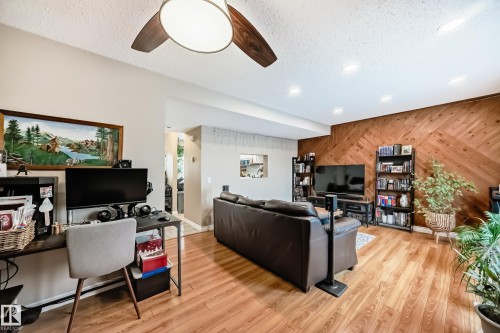 3207 139 Avenue, Edmonton, AB - Indoor