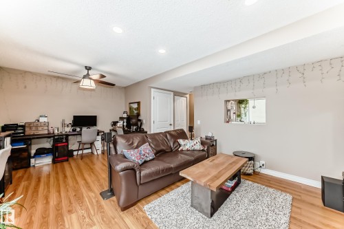 3207 139 Avenue, Edmonton, AB - Indoor Photo Showing Living Room