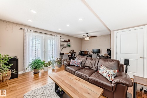 3207 139 Avenue, Edmonton, AB - Indoor Photo Showing Living Room