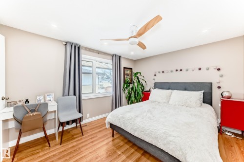 3207 139 Avenue, Edmonton, AB - Indoor Photo Showing Bedroom