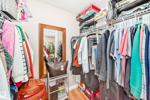 3207 139 Avenue, Edmonton, AB - Indoor With Storage