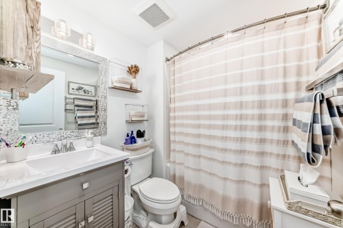 3207 139 Avenue, Edmonton, AB - Indoor Photo Showing Bathroom