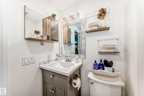3207 139 Avenue, Edmonton, AB - Indoor Photo Showing Bathroom