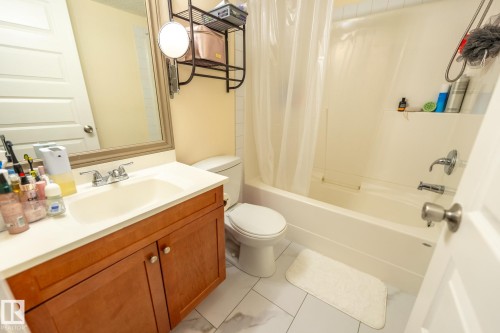 142 10636 120 Street, Edmonton, AB - Indoor Photo Showing Bathroom