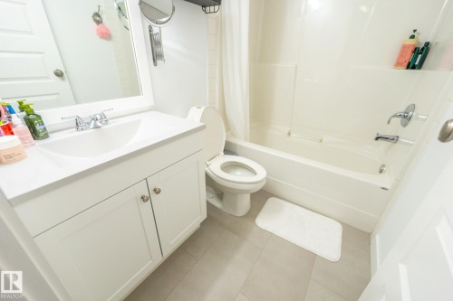 142 10636 120 Street, Edmonton, AB - Indoor Photo Showing Bathroom
