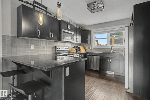 121 401 Southfork Drive, Leduc, AB - Indoor Photo Showing Kitchen With Upgraded Kitchen