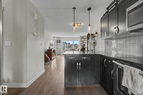 121 401 Southfork Drive, Leduc, AB - Indoor Photo Showing Kitchen With Upgraded Kitchen