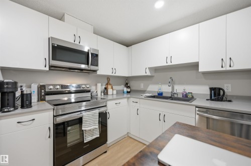 9496 Colak Lane, Edmonton, AB - Indoor Photo Showing Kitchen