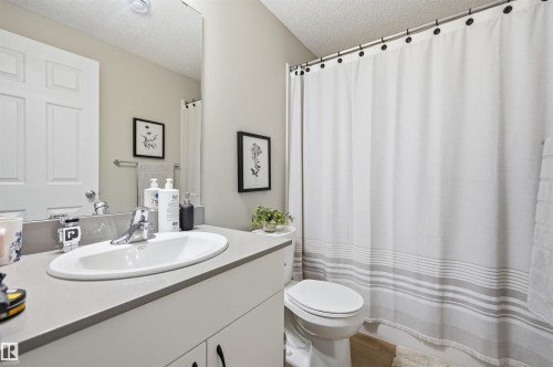 9496 Colak Lane, Edmonton, AB - Indoor Photo Showing Bathroom