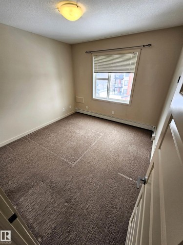 Edmonton, AB - Indoor Photo Showing Other Room