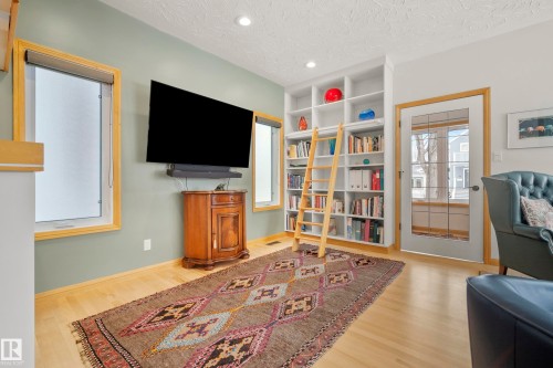 9604 100A Street, Edmonton, AB - Indoor