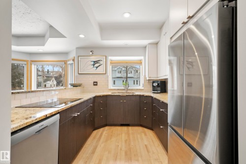 9604 100A Street, Edmonton, AB - Indoor Photo Showing Kitchen