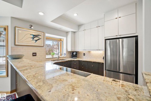 9604 100A Street, Edmonton, AB - Indoor Photo Showing Kitchen