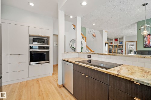 9604 100A Street, Edmonton, AB - Indoor Photo Showing Kitchen