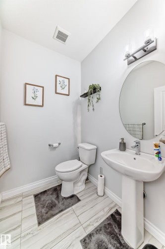 7035 Chivers Loop, Edmonton, AB - Indoor Photo Showing Bathroom