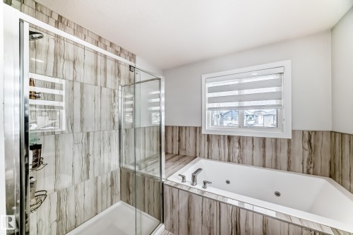 7035 Chivers Loop, Edmonton, AB - Indoor Photo Showing Bathroom