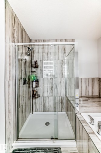 7035 Chivers Loop, Edmonton, AB - Indoor Photo Showing Bathroom