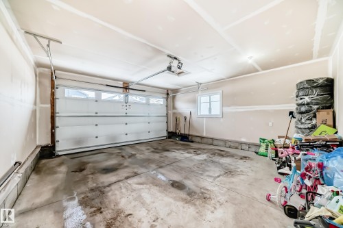 7035 Chivers Loop, Edmonton, AB - Indoor Photo Showing Garage