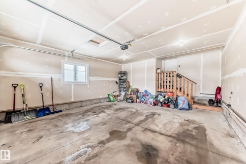 7035 Chivers Loop, Edmonton, AB - Indoor Photo Showing Garage