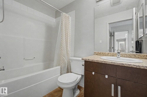 330 390 Windermere Rd, Edmonton, AB - Indoor Photo Showing Bathroom
