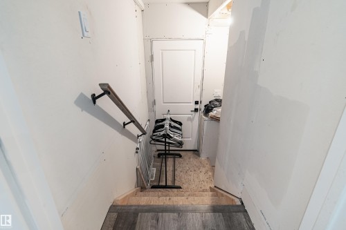 Image quality insufficient for description - 2 Edison Drive, St. Albert, AB - Indoor Photo Showing Other Room