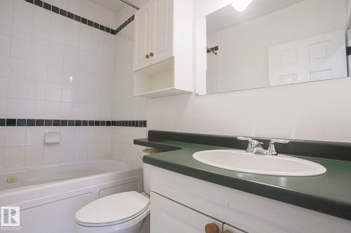14019 106 Avenue, Edmonton, AB - Indoor Photo Showing Bathroom