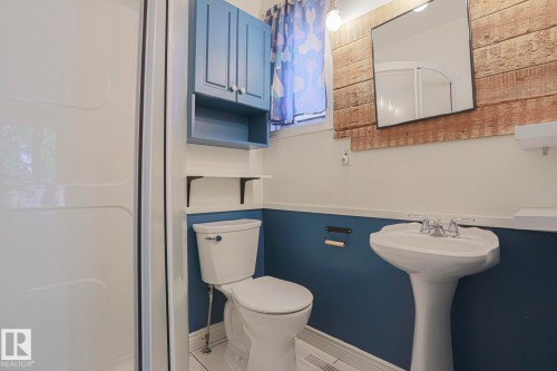 14019 106 Avenue, Edmonton, AB - Indoor Photo Showing Bathroom