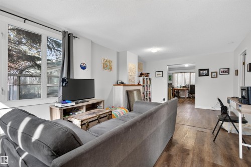9205 99 Street, Edmonton, AB - Indoor Photo Showing Living Room