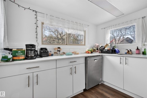 9205 99 Street, Edmonton, AB - Indoor Photo Showing Kitchen