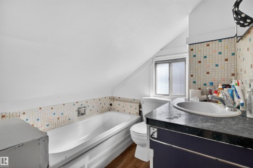 9205 99 Street, Edmonton, AB - Indoor Photo Showing Bathroom