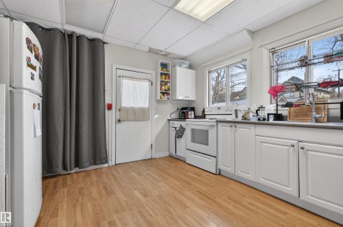 9205 99 Street, Edmonton, AB - Indoor Photo Showing Kitchen