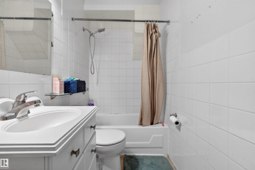 9205 99 Street, Edmonton, AB - Indoor Photo Showing Bathroom