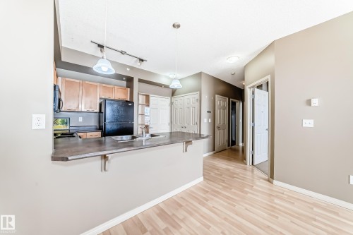 1-304 4245 139 Avenue, Edmonton, AB - Indoor Photo Showing Kitchen