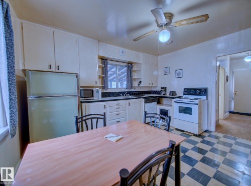 9533 77 Avenue, Edmonton, AB - Indoor