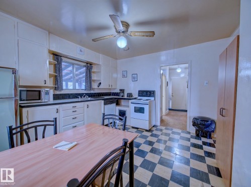 9533 77 Avenue, Edmonton, AB - Indoor