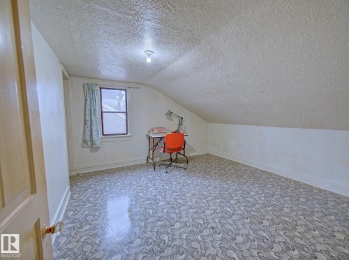 9533 77 Avenue, Edmonton, AB - Indoor Photo Showing Other Room