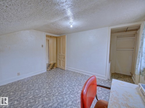 9533 77 Avenue, Edmonton, AB - Indoor