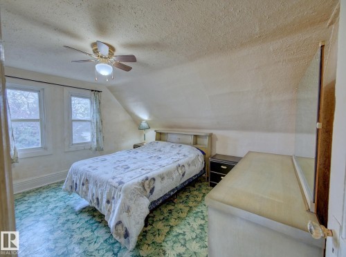 9533 77 Avenue, Edmonton, AB - Indoor Photo Showing Bedroom