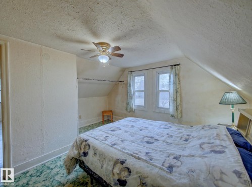 9533 77 Avenue, Edmonton, AB - Indoor Photo Showing Bedroom