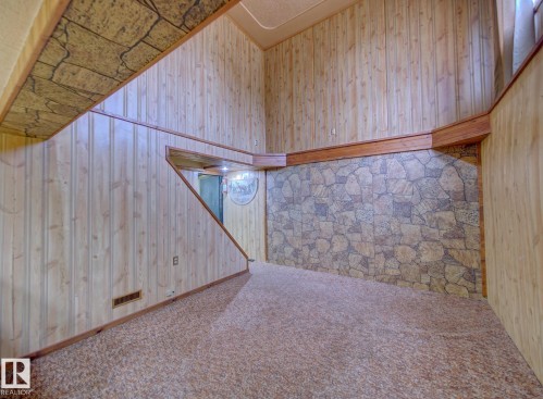 9533 77 Avenue, Edmonton, AB - Indoor Photo Showing Other Room