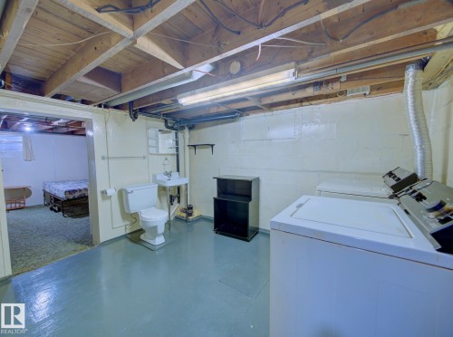 9533 77 Avenue, Edmonton, AB - Indoor