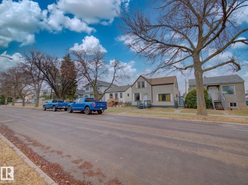 9533 77 Avenue, Edmonton, AB - Outdoor